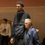 Michael Douglas Instagram - Fun night of 🏀 in 🇫🇷 and so great meeting @wemby the future of the NBA! Thank you @metropolitans92 for having us! París, France