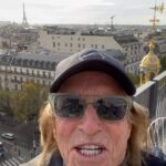 Michael Douglas Instagram - Hey guys! Happy #TGIF! Have a good one! Lots of love! MD