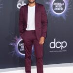 Michael Ealy Instagram - Big night at the #ama for #abc Thank you to @perryellis (suit) Cabernet is my new favorite color! #stumptownabc Wednesdays at 10pm/9c