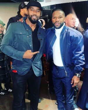 Michael Jai White Instagram - Last night I was humbled speechless to be complimented on my hand skills by The G.O.A.T  @floydmayweather. I invite naysayers to STFU in advance until you can name another boxer who’s also become the most successful businessman in the history of boxing APART from his undefeated record and skills. 🦻🏻…?? Well, having Floyd spend his time to personally show me how to nullify an opponent’s reach advantage in the middle of a social mixer and compliment my boxing is like Bruce Lee giving props to my Martial Arts! Every time I’ve encountered Floyd I see a Chess master on a checkerboard and on this night he came to share his business wisdom and insights with his brothers & Sisters at @deontaylor @hiddenempirefilmgroup mixer about overcoming and facing fear but also promoting Deon’s new amazing horror film FEAR. #afightnerd’sfantasy #fighters #champion #mayweather #boxing #mma #martialarts #TBE #shareknowledge