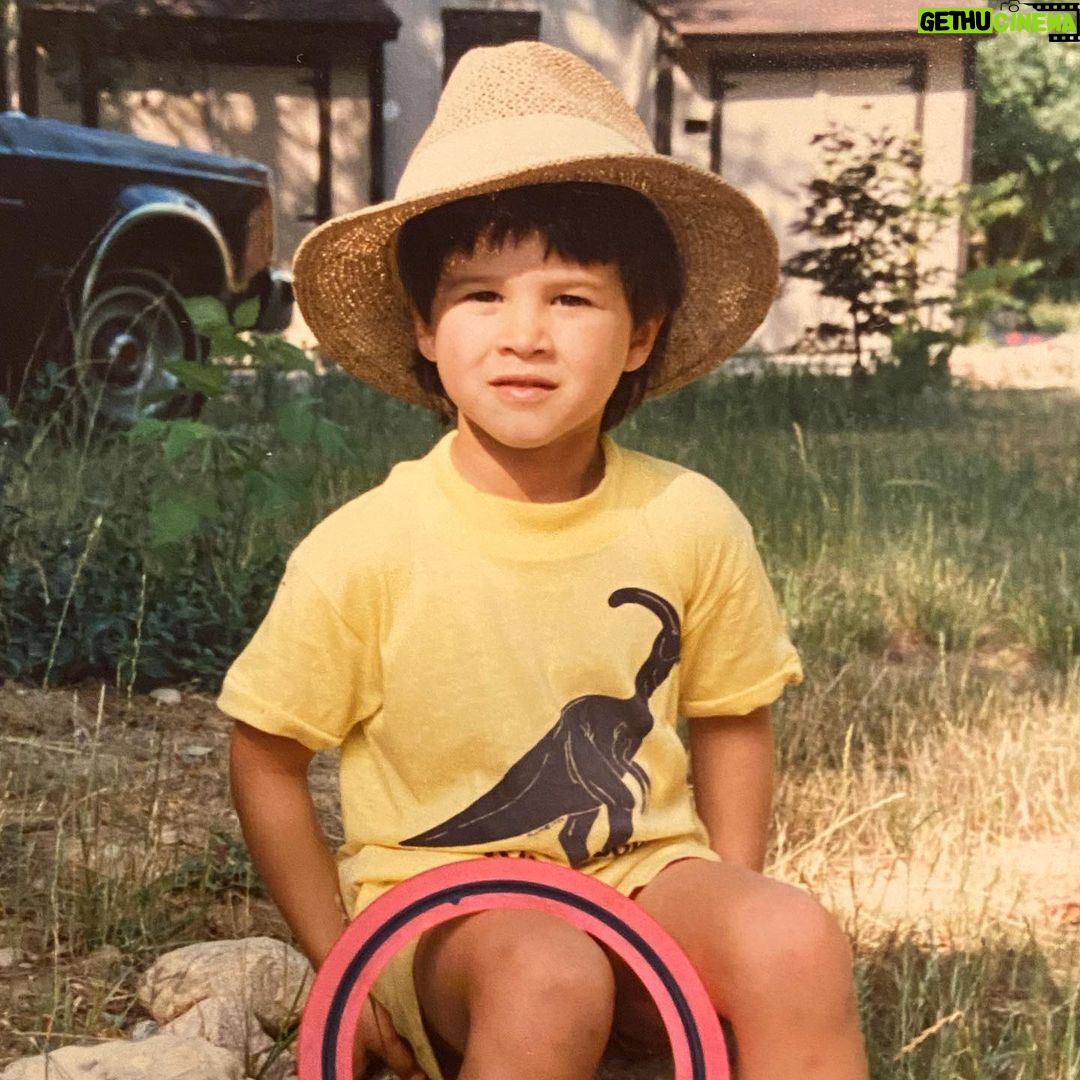 Michael Malarkey - 49.1K Likes - i still love frisbees, hats, dinosaurs and grass