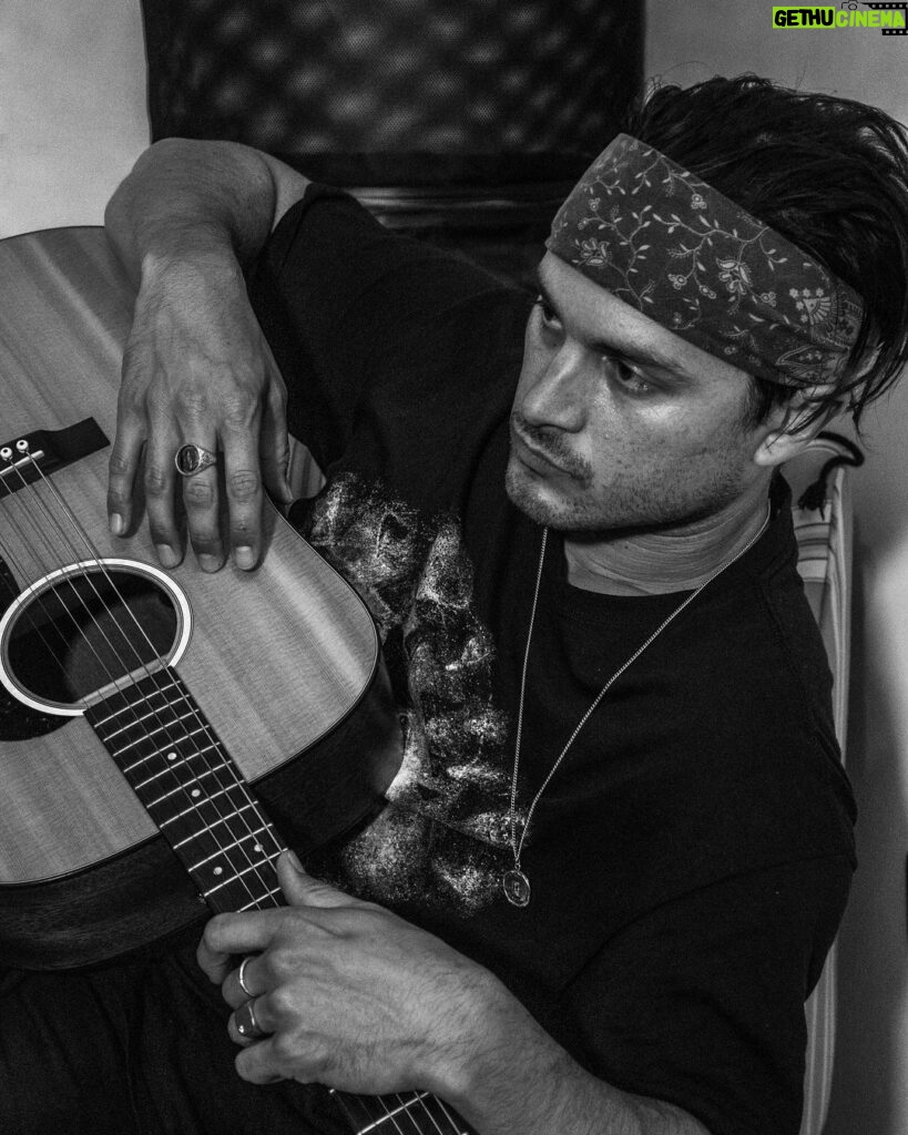 Michael Malarkey Instagram - My new song #ThunderAtSea is out now and comes from my forthcoming EP #STRAYS out in March. I recorded this selection of songs at @strongroom.studios in London with @dustindooley this past summer and can't wait to play them on the road in March! Shoutout to my new pal @storrymusic for her haunting soprano contribution to this track x THUNDER AT SEA out fades the day at the point of no return got a wolf by the ears and a blister on my thumb i savour the way she looks at me that terrible gaze thunder at sea damn hunger undone and done as we shake the family tree all rattle and roll under calm confetti leaves i’ve looked at death right in the eyes and i was looking at me thunder at sea i feel it all inside these walls where spiders crawl keep calm and carry me nowhere but here in the clutch of reckoning i feel the slip and my knuckles start to bleed no other way to keep the peace tear pieces from me thunder at sea damn hunger i feel it all inside these walls where spiders crawl keep calm and carry me x