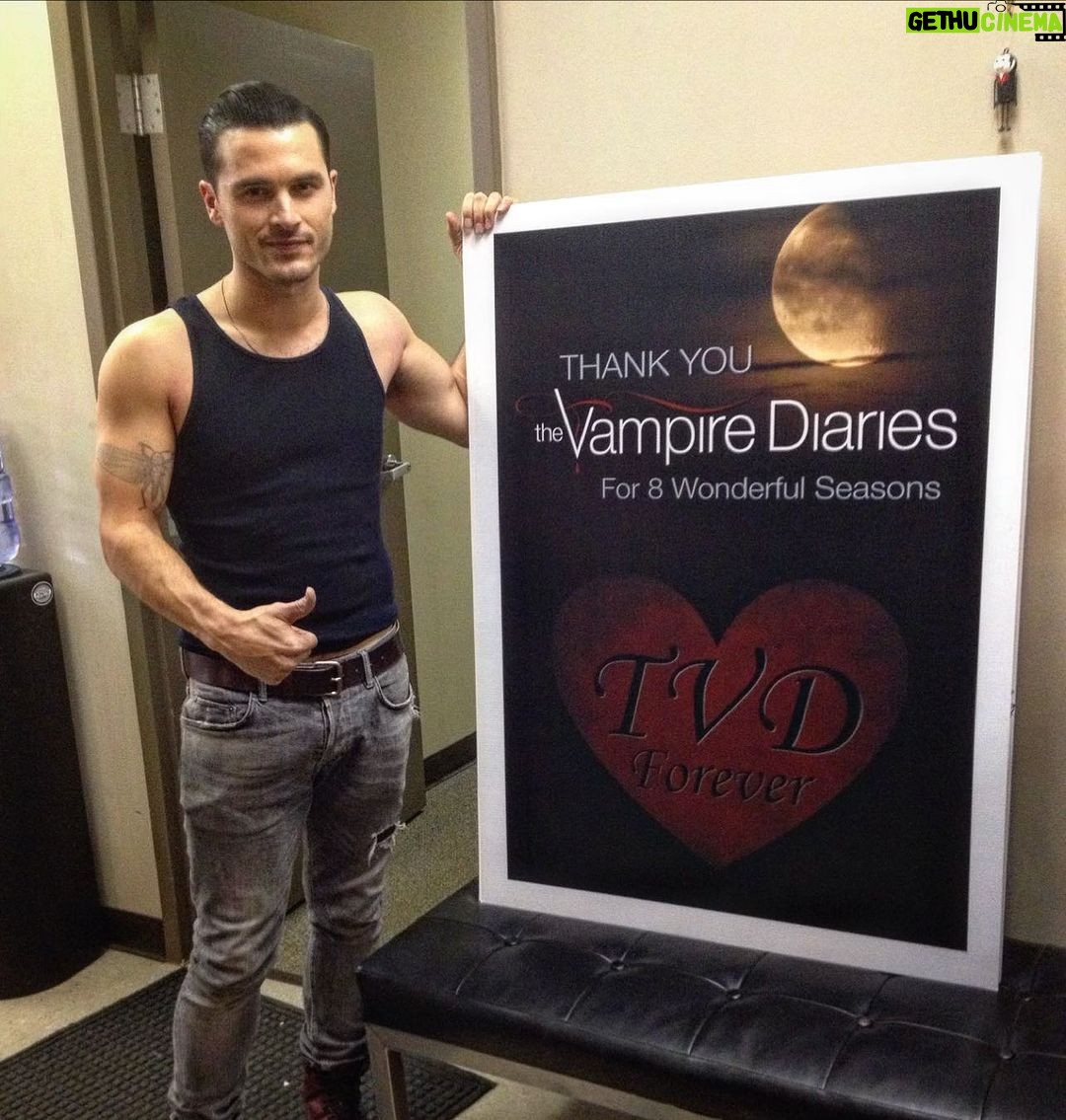 Michael Malarkey - 277.6K Likes - woah throwback for the #tvd fam from the final days x
📷 @the_drew00