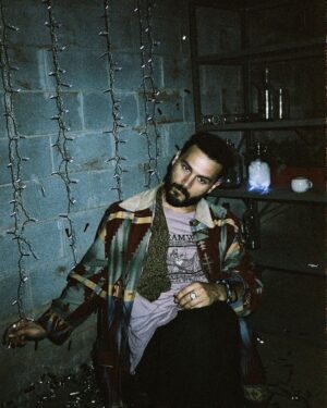 Michael Malarkey Instagram - 🥀 new single ‘the passenger’ has been out for a week now

give it a spin if ya haven’t yet & drop yer thoughts in the comments below

LINK IN BIO 🪩

••••••••••••••••••••••••••••••• 

bts shots on film c/o @raym.jones