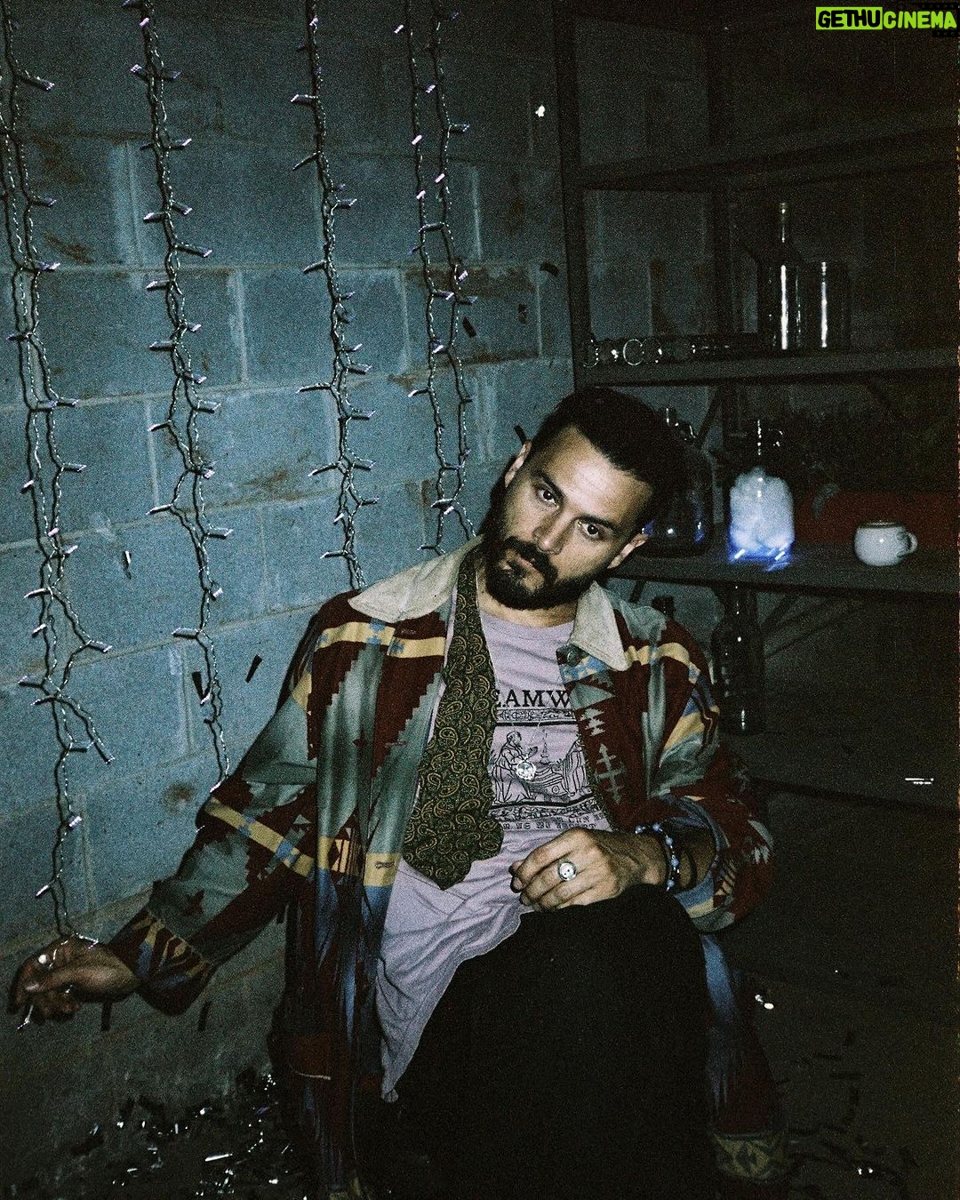 Michael Malarkey - 38.2K Likes - 🥀 new single ‘the passenger’ has been out for a week now
give it a spin if ya haven’t yet & drop yer thoughts in the comments below
LINK IN BIO 🪩
•••••••••••••••••••••••••••••••
bts shots on film c/o @raym.jones