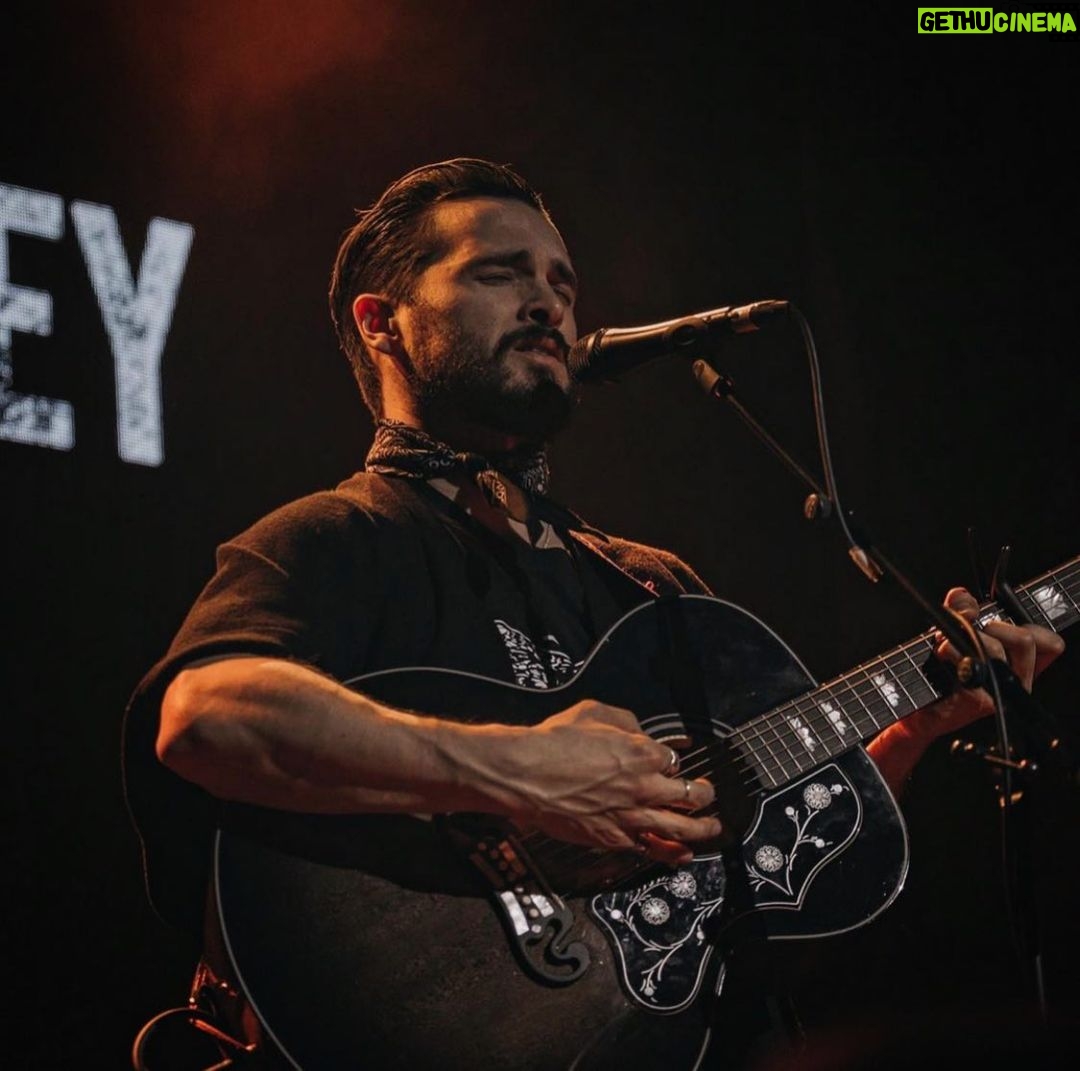 Michael Malarkey - 40K Likes - uk tour w @leralynn THIS JUNE
4.6 london, uk @thejazzcafe
5.6 birmingham, uk @hareandhoundsbrum
6.6 manchester, uk @deafinstitute
gotta say…i’m very excited about these shows; lera and her band cast fuckin SPELLS. gonna blow yer minds. honoured to be opening the shows, but also just so stoked to watch them do their thing after! grab yer tix now via link in lera’s bio x
📷 @evgenia_g