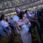 Michael Phelps Instagram - Good shows are always better w good friends!!