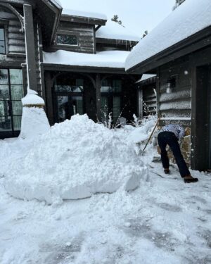 Michael Phelps Instagram - Why not build an igloo in az?!? ❄️ 
@pinecanyonaz 

@mrs.nicolephelps @boomerrphelps @beckettrphelps @mavericknphelps