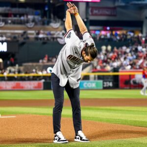 Michael Phelps Instagram - @m_phelps00 throwing out a first pitch in a way only Michael Phelps could.