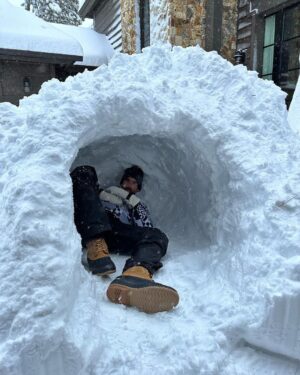 Michael Phelps Instagram - Why not build an igloo in az?!? ❄️ 
@pinecanyonaz 

@mrs.nicolephelps @boomerrphelps @beckettrphelps @mavericknphelps