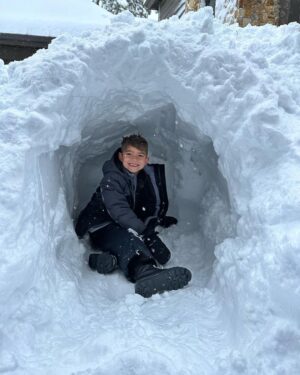 Michael Phelps Instagram - Why not build an igloo in az?!? ❄️ 
@pinecanyonaz 

@mrs.nicolephelps @boomerrphelps @beckettrphelps @mavericknphelps