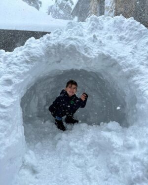 Michael Phelps Instagram - Why not build an igloo in az?!? ❄️ 
@pinecanyonaz 

@mrs.nicolephelps @boomerrphelps @beckettrphelps @mavericknphelps