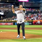 Michael Phelps Instagram - @m_phelps00 throwing out a first pitch in a way only Michael Phelps could. Chase Field