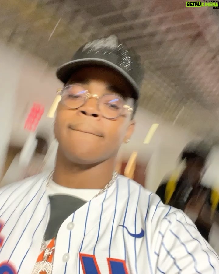 Michael Rainey Jr. Instagram - Yesterday was an eliteeee day๐ฅ threw the first pitch at the @mets , brought one my amazing supporters & Nft holders wit me @shakinheryams to the game. Then we chilled at sei less & watched game 7 ๐ shes a part of the 22 fam now ๐ฏ๐ซถ๐พ