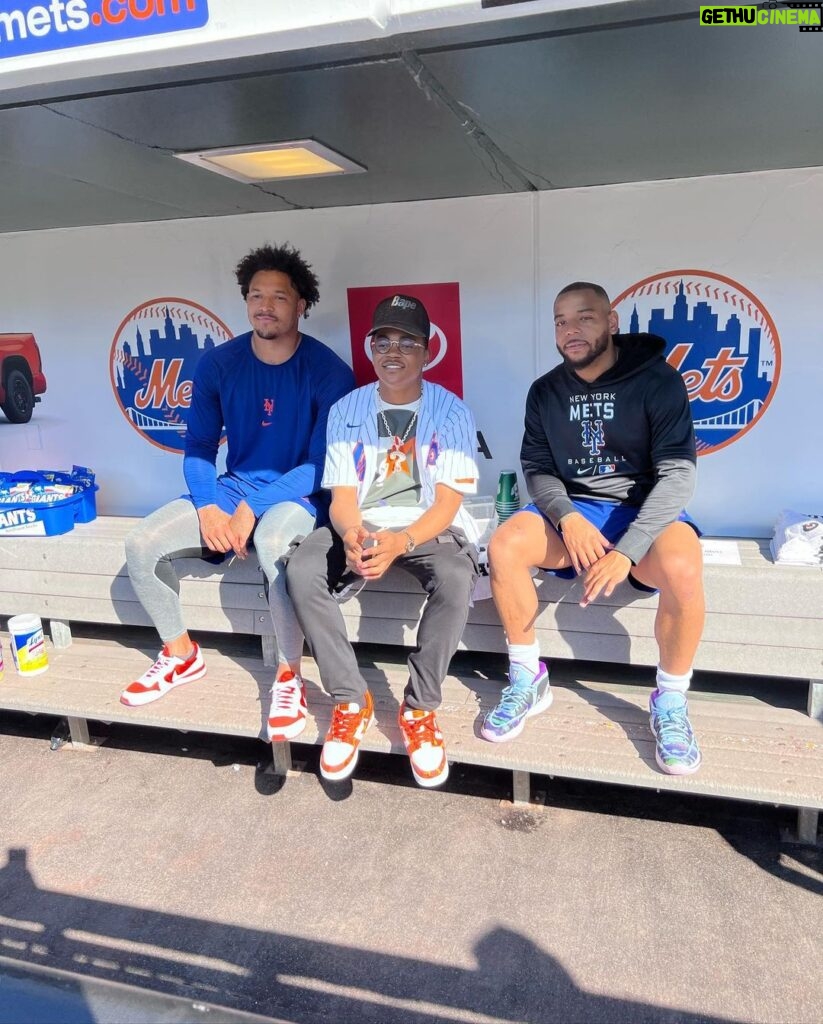 Michael Rainey Jr. Instagram - Yesterday was an eliteeee day🔥 threw the first pitch at the @mets , brought one my amazing supporters & Nft holders wit me @shakinheryams to the game. Then we chilled at sei less & watched game 7 😎 shes a part of the 22 fam now 💯🫶🏾