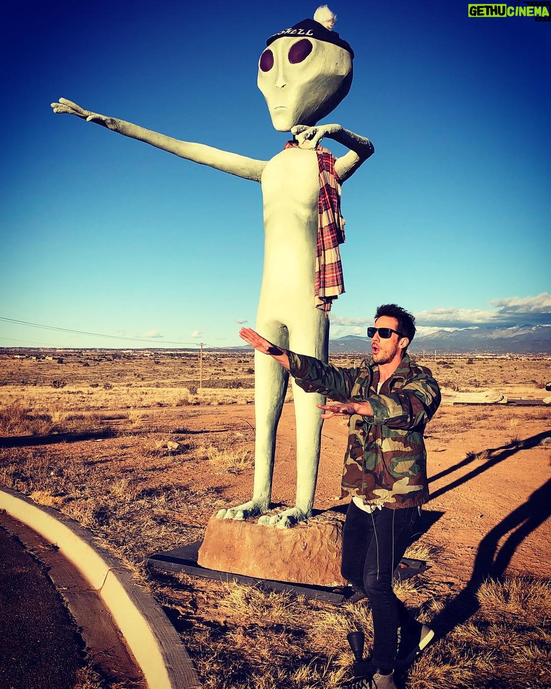 Michael Trevino Instagram - Today was my last day of filming @cwroswellnm. It’s been an amazing 5 months putting in the work with this cast & crew to tell our story for season 1. Looking forward to our premiere next month. Stay Tuned... Santa Fe Studios