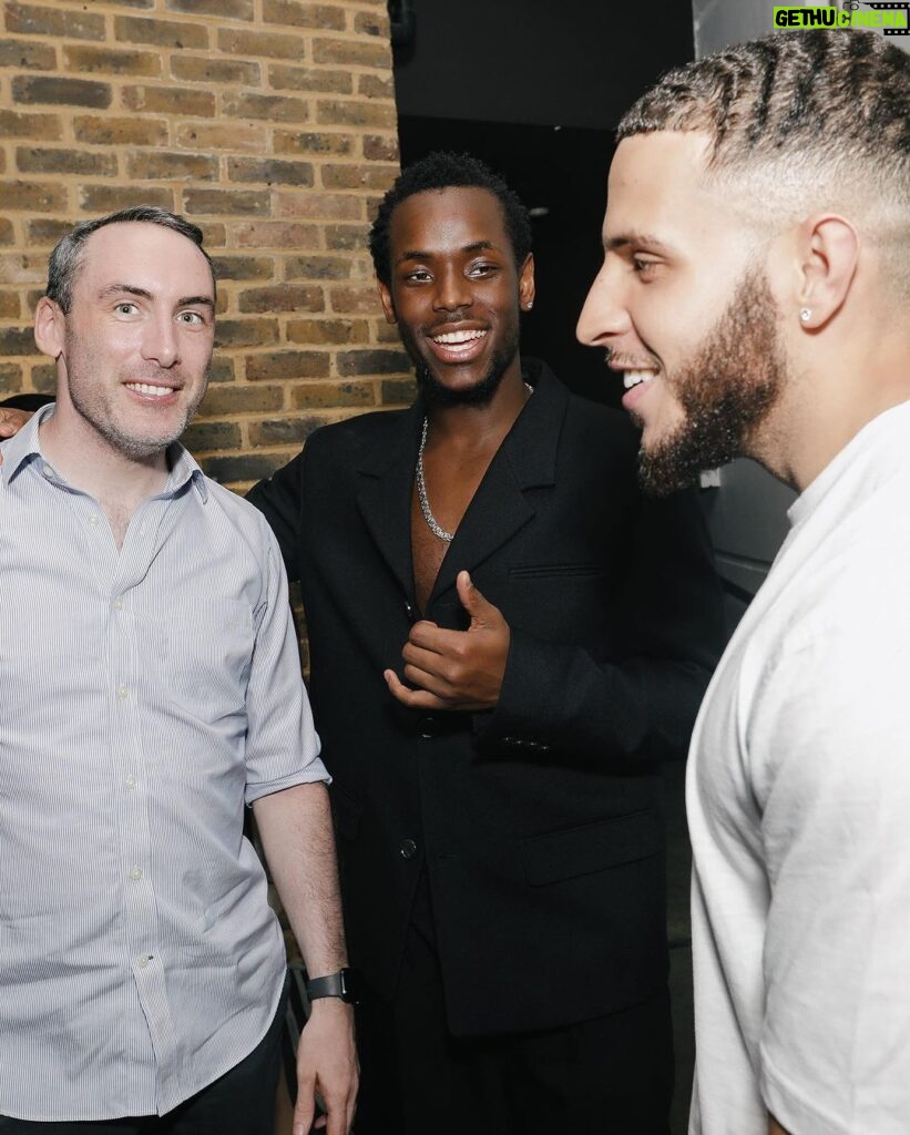 Micheal Ward Instagram - Press night for new play ‘A Mirror was special 🌟 We’re well on our way now. Excited for you guys to see us over the next few weeks ❤️ Almeida Theatre