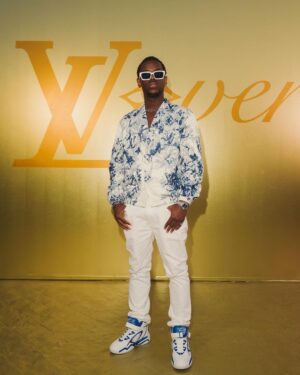 Micheal Ward Instagram - PFW was a mad ting I can’t lie 🔥

Thanks @louisvuitton and @pharrell for having me 👊🏾
