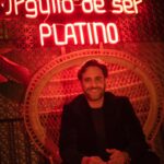Michel Brown Instagram - Recuerdos de un a buena noche !!! Gracias @premios_platino @lula_duhalde @granviacomunica 🎙️🎭🎉