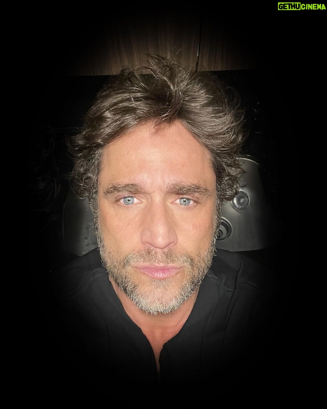 Michel Brown Instagram - Domando la peluca !!!!!! ✂️✂️✂️✂️✂️✂️✂️✂️