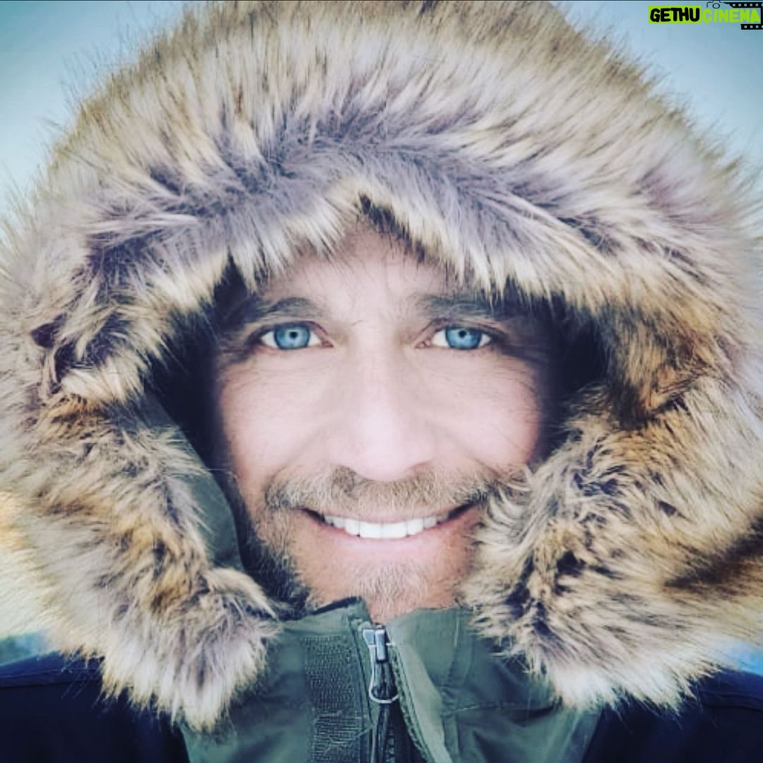 Michel Brown Instagram - Entro el chiflon en mexico … pero acompañado de muy buenas noticias 📽️🎥🎞️🎬