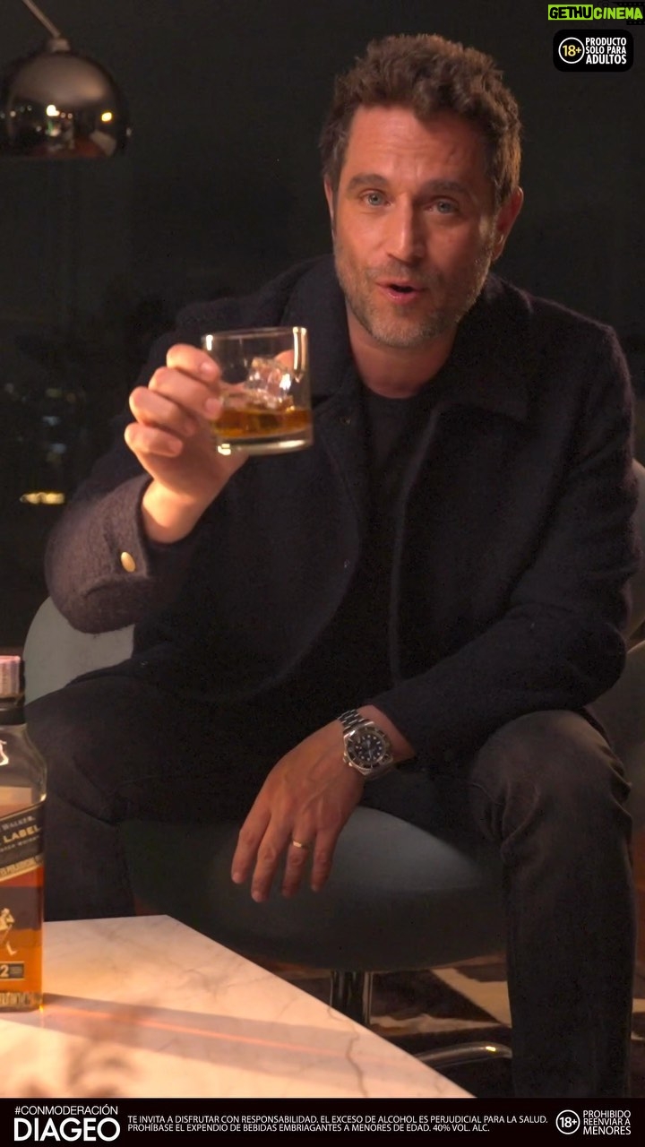 Michel Brown Instagram - #Publicidad Sabores que me gustan disfrutar en compañía. @johnniewalker.col #KeepWalking #MomentosBlack El exceso de alcohol es perjudicial para la salud. Prohíbase el expendio de bebidas embriagantes a menores de edad. Johnnie Walker 40% vol. alc.