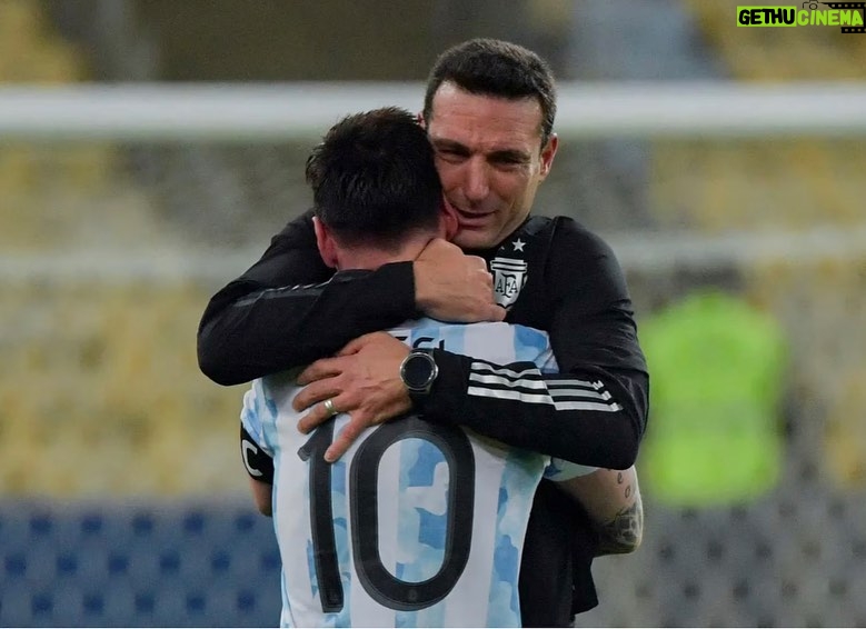 Michel Brown Instagram - Gracias selección por esta alegría tan inmensa, dejaron la piel y ahí el resultado !!!!! Argentina campeona del mundo 🏆🏆🏆🏆🏆🏆🏆🏆🏆🏆🏆 Vamos argentina carajo !!!!!! #campeonesdelmundo #qatar#mundial#lajetallenadesonrisas
