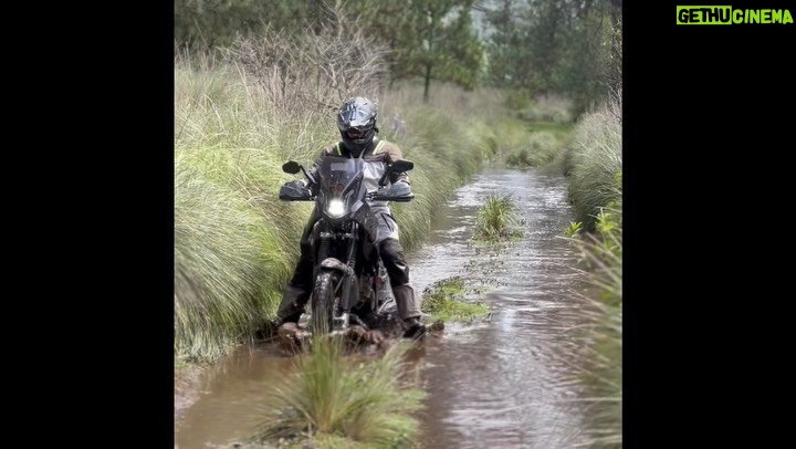 Michel Brown Instagram - De las mejores tardes muchos años!!! Primer día Off Road!!! #tremendoplan#motooffroad#Metraguétodoelbarro#enfriandoelmotorconunasoda @blackwolfmotosp