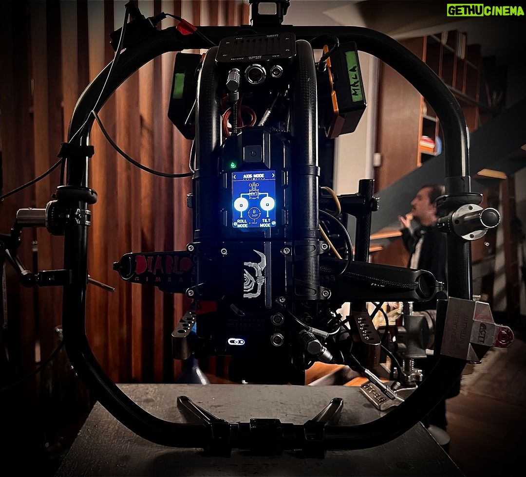 Michel Brown Instagram - Tremenda pinta tiene esto ….. 🎬🎞️🎥🍿 @salvitaespinosa @andres.leon.becker @bh5studios