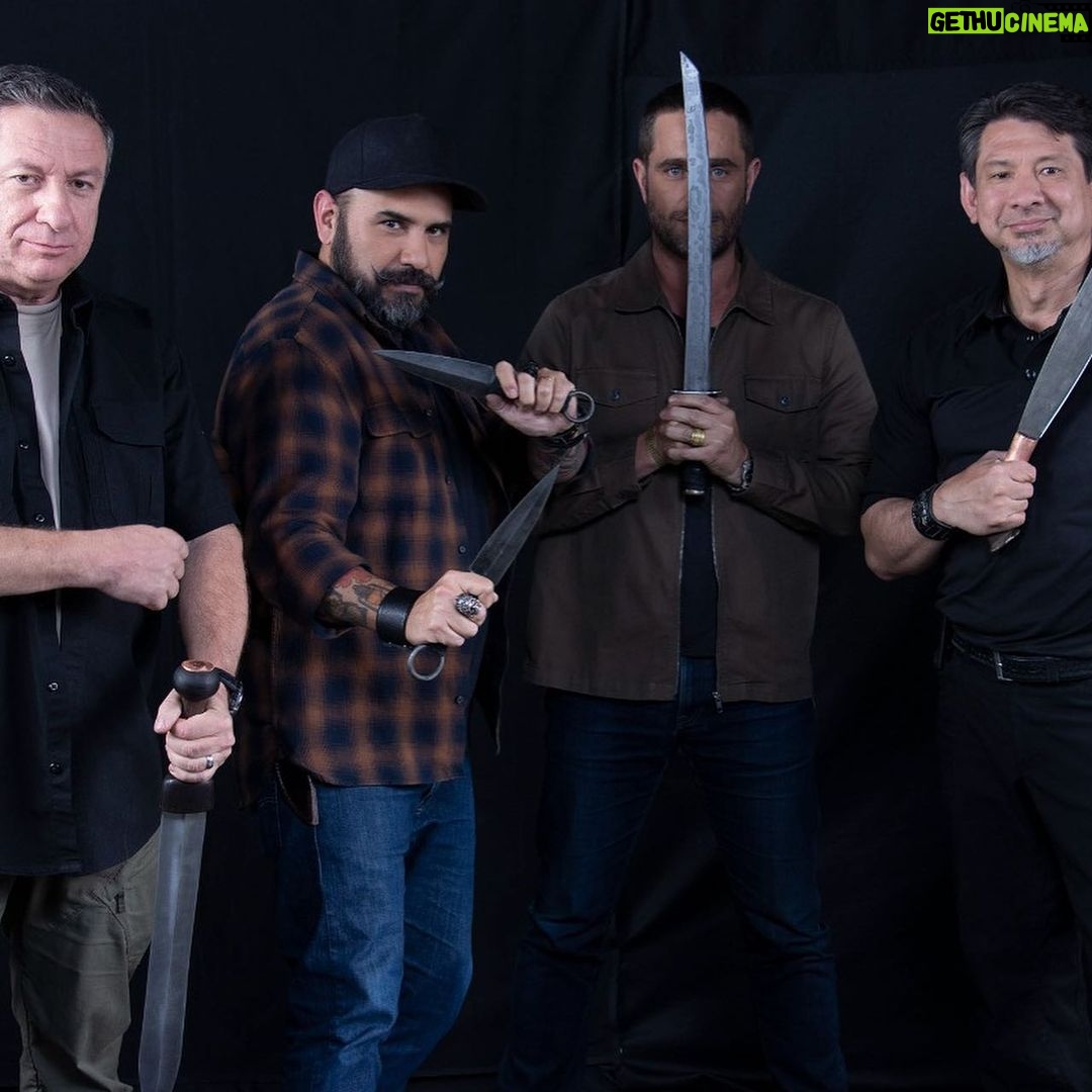 Michel Brown Instagram - Arrancamos !! #desafiosobrefuegolatinoamerica @marianogugliotta @jerry_arrechea @rvilarknives @dougmarcaida @hijodeoctagon y todo el equipo de esta joya de programa !!!! Nos cuentan qué tal estuvo !!!!! @historylatam
