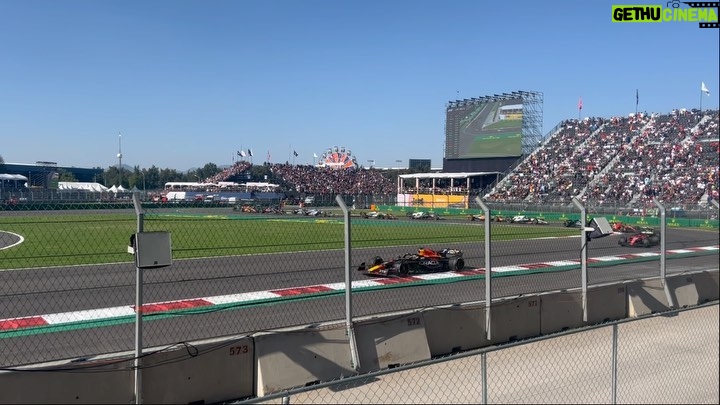 Michel Brown Instagram - #F1 que gran experiencia !!! 🏁🏁🏁🏁🏁🏁 Gracias @chevignon_ch 🙌