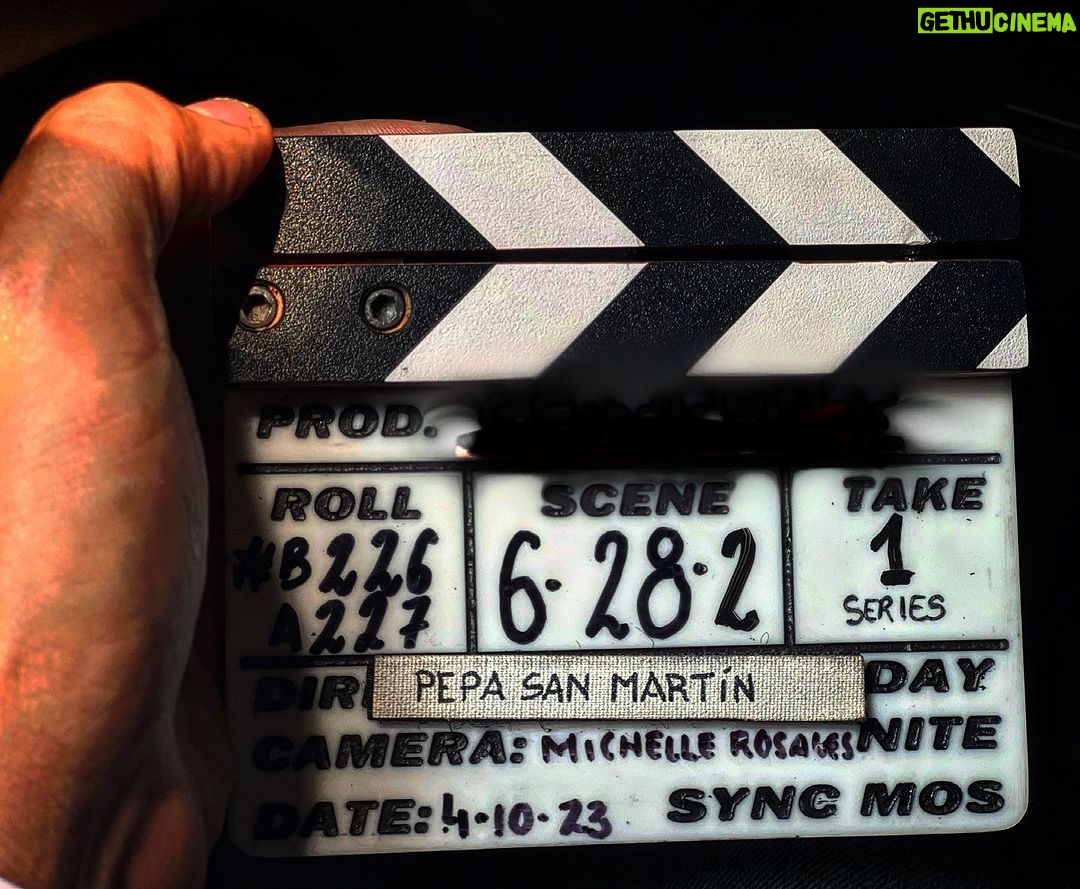 Michel Brown Instagram - Claqueta final …….😁 🥂 por seguir aprendiendo y haciendo lo que uno mas ama 🥂 Felicidades a tremendo combo !!🎬🎥