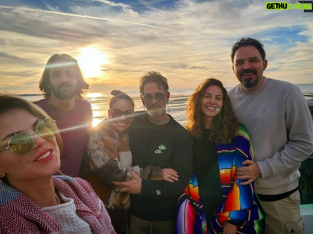 Michel Brown Instagram - Nada mejor que celebrar la vida, con los que con los años te la llenaron de sonrisas !! 🥂por más años como estos 🥂