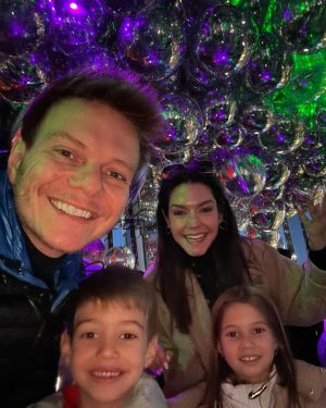 Michel Teló Instagram - Rolê da família por NY! Estamos amando tudo! Está sendo muito especial. Hoje viemos ver a cidade nas alturas. Que experiência top! 
@summitov