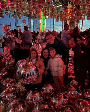 Michel Teló Instagram - Rolê da família por NY! Estamos amando tudo! Está sendo muito especial. Hoje viemos ver a cidade nas alturas. Que experiência top! 
@summitov