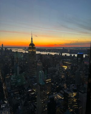 Michel Teló Instagram - Rolê da família por NY! Estamos amando tudo! Está sendo muito especial. Hoje viemos ver a cidade nas alturas. Que experiência top! 
@summitov