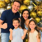 Michel Teló Instagram - FELIZ ANO NOVO!!!! 2024 DE MUITAS BENÇÃOS!!! FELICIDADE, REALIZAÇÕES, SAÚDE, SORTE, PROTEÇÃO, É O QUE A GENTE DESEJA, DO FUNDO DO CORAÇÃO! VEM 2024!!! TAMO PRONTO!!!