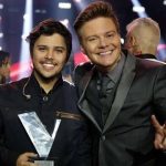Michel Teló Instagram - Acredito no poder do @thevoicebrasil, de quantas pessoas que cantaram ali que mudaram significativamente a vida. Elas tiveram espaço, mostraram seus trabalhos para milhões de pessoas... Esse sempre foi o principal objetivo do The Voice, mostrar o quão nosso país tem gente talentosa. @thevoicebrasil é um programa que vai ficar sempre no meu coração, uma gratidão pra sempre por tudo que aprendi, todos os momentos que tive alegria de viver, de compartilhar com os colegas. É um ambiente de muito carinho, amor, respeito e com certeza vai fazer falta. Pra mim, fazer parte da história do The Voice Brasil realmente é muito especial! E bora que hoje tem FINAL da última temporada! Vamo que Vamo #TimeTelo ✌🏻 #finalthevoicebrasil #thevoicebrasil #timetelo
