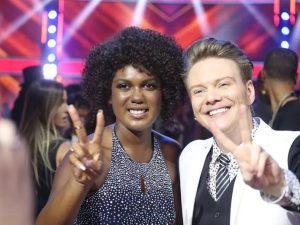Michel Teló Instagram - Acredito no poder do @thevoicebrasil, de quantas pessoas que cantaram ali que mudaram significativamente a vida. Elas tiveram espaço, mostraram seus trabalhos para milhões de pessoas... Esse sempre foi o principal objetivo do The Voice, mostrar o quão nosso país tem gente talentosa. 

@thevoicebrasil é um programa que vai ficar sempre no meu coração, uma gratidão pra sempre por tudo que aprendi, todos os momentos que tive alegria de viver, de compartilhar com os colegas. É um ambiente de muito carinho, amor, respeito e com certeza vai fazer falta. 

Pra mim, fazer parte da história do The Voice Brasil realmente é muito especial! E bora que hoje tem FINAL da última temporada! 

Vamo que Vamo #TimeTelo ✌🏻

#finalthevoicebrasil #thevoicebrasil #timetelo