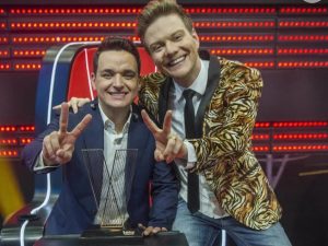 Michel Teló Instagram - Acredito no poder do @thevoicebrasil, de quantas pessoas que cantaram ali que mudaram significativamente a vida. Elas tiveram espaço, mostraram seus trabalhos para milhões de pessoas... Esse sempre foi o principal objetivo do The Voice, mostrar o quão nosso país tem gente talentosa. 

@thevoicebrasil é um programa que vai ficar sempre no meu coração, uma gratidão pra sempre por tudo que aprendi, todos os momentos que tive alegria de viver, de compartilhar com os colegas. É um ambiente de muito carinho, amor, respeito e com certeza vai fazer falta. 

Pra mim, fazer parte da história do The Voice Brasil realmente é muito especial! E bora que hoje tem FINAL da última temporada! 

Vamo que Vamo #TimeTelo ✌🏻

#finalthevoicebrasil #thevoicebrasil #timetelo