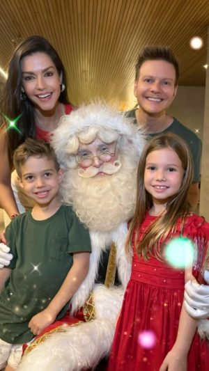 Michel Teló Instagram - Feliz Natal! Jesus é o aniversariante! Ele é o que dá sentido pra nossa vida! Sem Ele, nada somos! Toda honra e toda glória a Ti, Senhor! 
É tão legal ver nossos Natais! As crianças crescendo! 
Que o seu Natal seja abençoado.