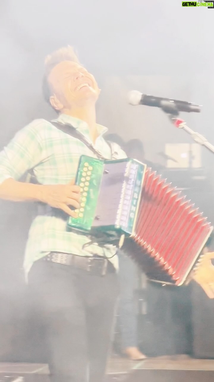 Michel Teló Instagram - Que fim de semana, senhoras e senhores! Gratidão demais a todos que vieram cantar comigo! Guararapes SP São Paulo SP Araquari SC 📸 @joaovitorfotografiams