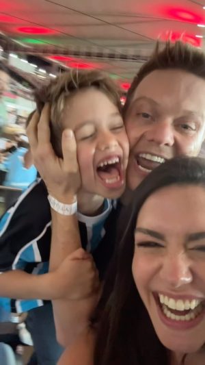 Michel Teló Instagram - Inexplicável esse sentimento! 💙