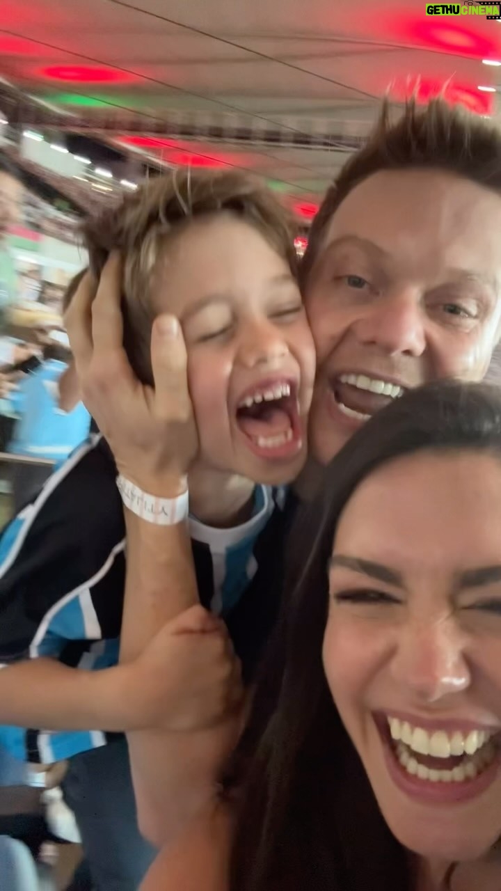 Michel Teló - 124.4K Likes - Inexplicável esse sentimento! 💙