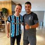 Michel Teló Instagram – Alô, @micheltelo 
Vou te esperar lá na Arena do Grêmio 
Pras partidas da Liberta 
Mas eu te peço só um pouquinho de paciência 
2024 tá chegando, não se desespera.

Psiu, beijo, me liga só quem tá garantido na #Libertadores2024! 😅🇪🇪