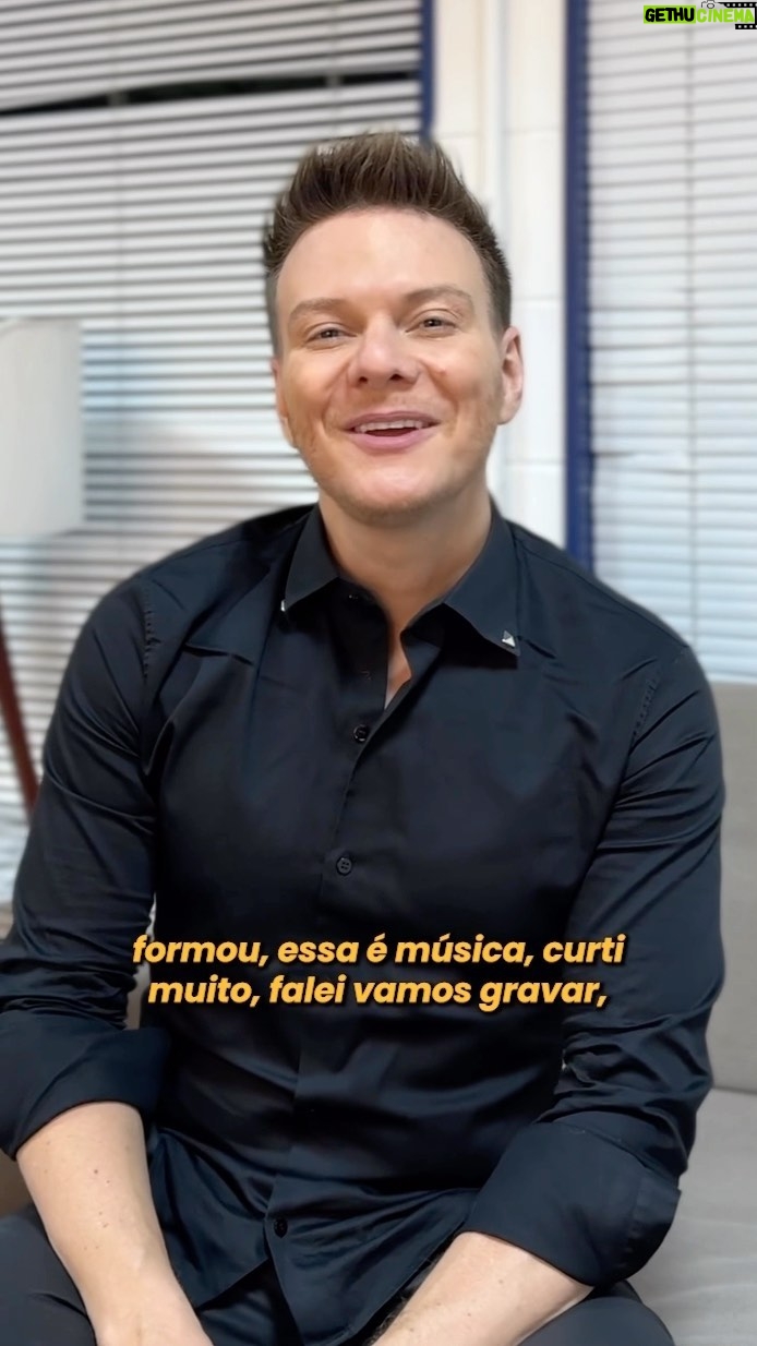 Michel Teló Instagram - Foi uma alegria imensa quando recebi essa moda do meu companheiro @matheusfernandes_mf . Obrigado por dividir essa música comigo. 🎶 Já ouviram “Tchau Pros Esquemas” hoje? Bora ouvir e adicionar na sua playlist, turma. 👋 #tchauprosesquemas #rolealeatorio #matheusfernandes