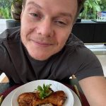 Michel Teló Instagram - Fala, turma! Quando eu digo que Lar combina com tudo, é porque combina com tudo mesmo! Combina com uma massa caprichada, com uma saladinha, com um lanche rápido e, claro, com reunir a galera pra um churrasco! E aí, já experimentou? Frango Lar. Combina com a sua fome. Combina com tudo. #CombinaComTudo #proteína #snack #linguiçadefrango #iscasempanadas #frangoIQF #FrangoLar *publi @larcooperativa