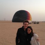 Michel Teló Instagram - A gente te entende, @anamariabragaoficial 😅🫶🏼 #tbt da nossa primeira viagem de férias juntos, em 2012. Tomamos o maior susto com o “tombo” do balão em Dubai, mas na verdade eles dizem que o pouso é assim mesmo, ele toca o chão e vira de ladinho… com emoção. Pelo menos é o q dizem né…. 😂