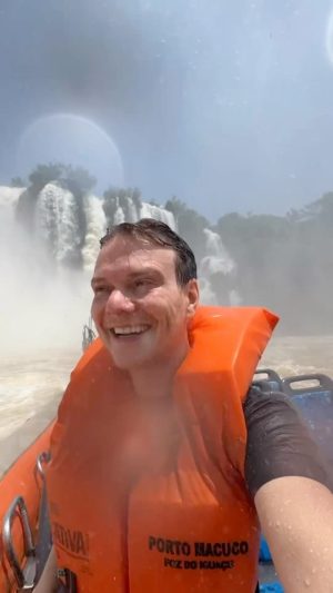 Michel Teló Instagram - Que rolê foi esse, senhoras e senhores! PelamordeDeus! Que experiência! Uma energia inexplicável! #cataratasdoiguaçu