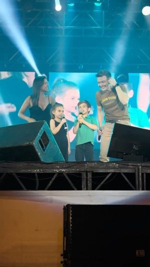 Michel Teló Instagram - Eu não tenho palavras pra esse momento.. eles subiram no palco e do jeitinho deles se entenderam.. curtiram, se divertiram e entregaram TUDO!!! Talento, carisma e diversão.. exatamente como são… ela superando seus limites e realizando o sonho de cantar no palco! Ele, com seu jeitinho único que parece já ter nascido no palco.. se completam, se ajudam, e entregam um pro outro o seu melhor e juntos fazem ser perfeito! Ah o coração da mamãe e do papai transborda admiração.. amor.. orgulho e gratidão! Obrigada Senhor! Ver neles essa parceria, essa troca.. é bem especial! E que delícia ver nossa duplinha se divertindo e brincando em seu dueto de forma taaaaaao natural…! Que vcs sempre sigam o coração de vocês! A gente AMA vcs infinito!!!! 
❤️🙏🏼👱🏻‍♂️👩🏻👧🏼👦🏼🙏🏼❤️